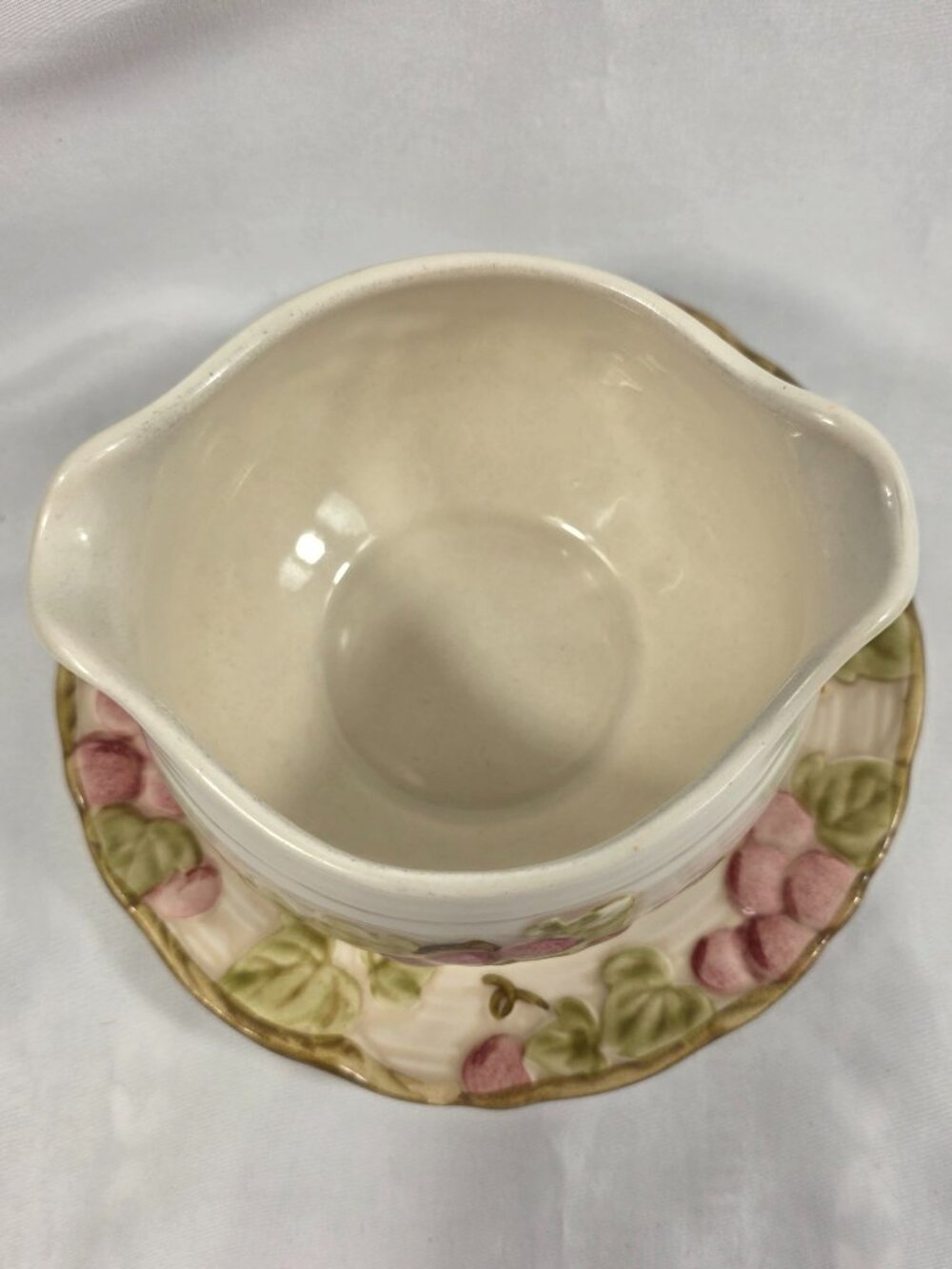 Metlox Poppytrail Vintage Pink Gravy Boat & Underplate Pink Grapes Green Leaves